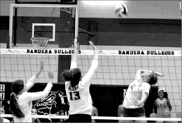 Bandera volleyball team showing promise
